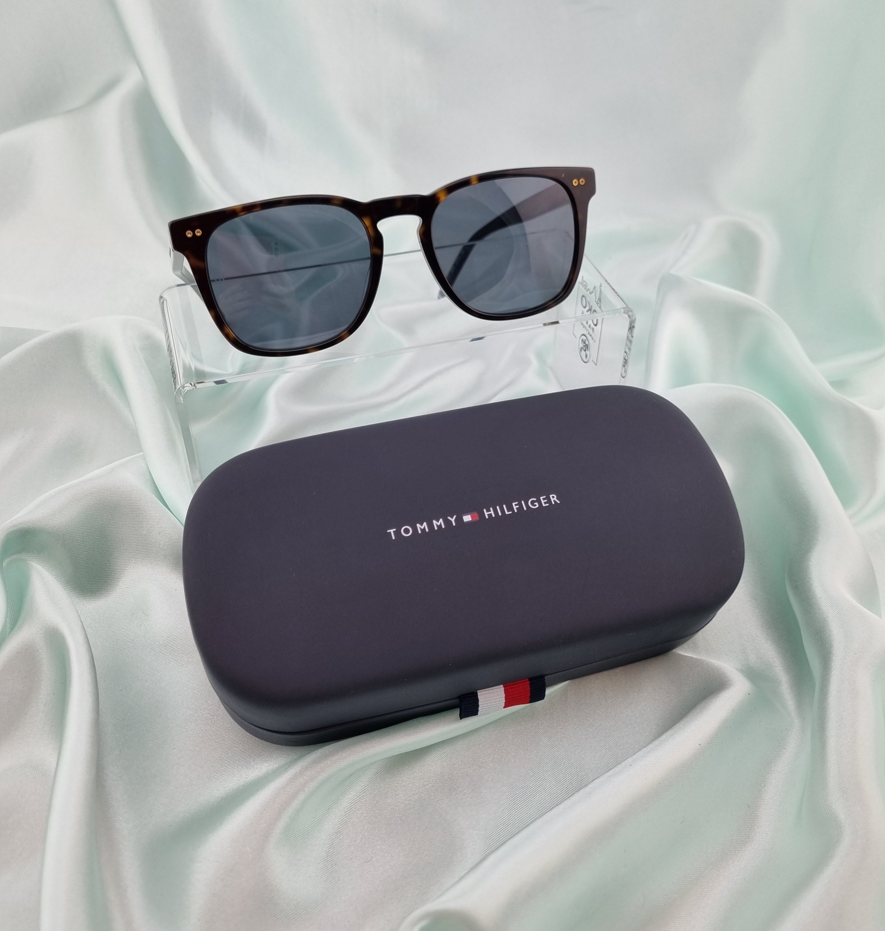 Sunglasses mix Swarovski, Balenciaga, Roberto Cavalli, Valentino, Tom Ford, Dior and etc. Sunglasses mix Swarovski, Balenciaga, Roberto Cavalli, Valentino, Tom Ford, Dior and etc.